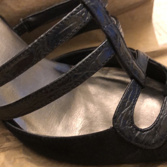 VINTAGE SUEDE LACE UP PUMPS by Colin Stuart - Picture 3 of 15